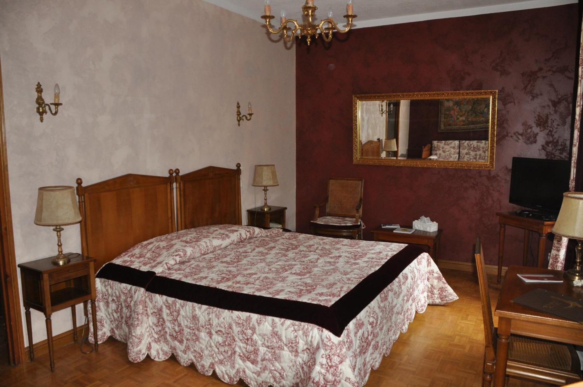 Logis Hostellerie Du Grand Duc Hotel Restaurant Gincla المظهر الخارجي الصورة