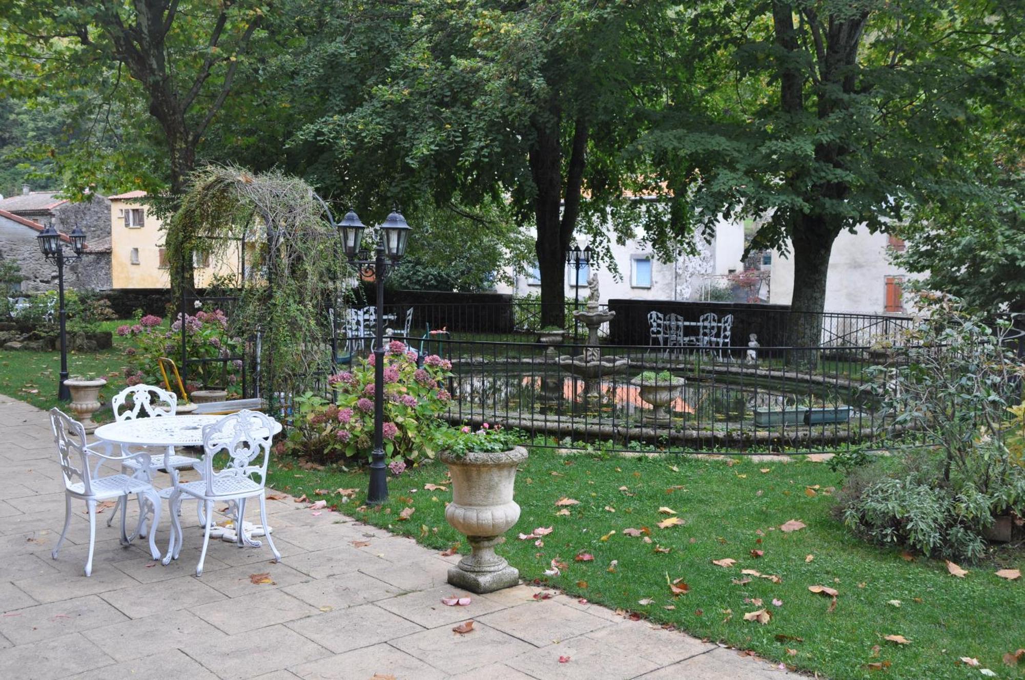 Logis Hostellerie Du Grand Duc Hotel Restaurant Gincla المظهر الخارجي الصورة