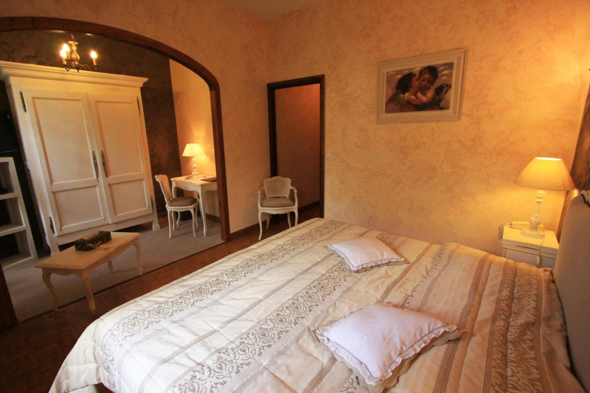 Logis Hostellerie Du Grand Duc Hotel Restaurant Gincla الغرفة الصورة